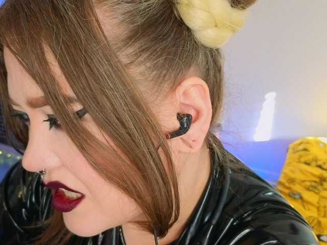 Laura-Wicked live cam