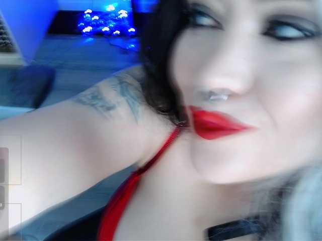 Laura-Wicked's BongaCams show and profile