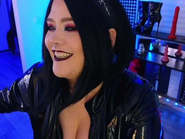 Laura-Wicked live cam
