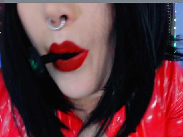 Laura-Wicked live cam