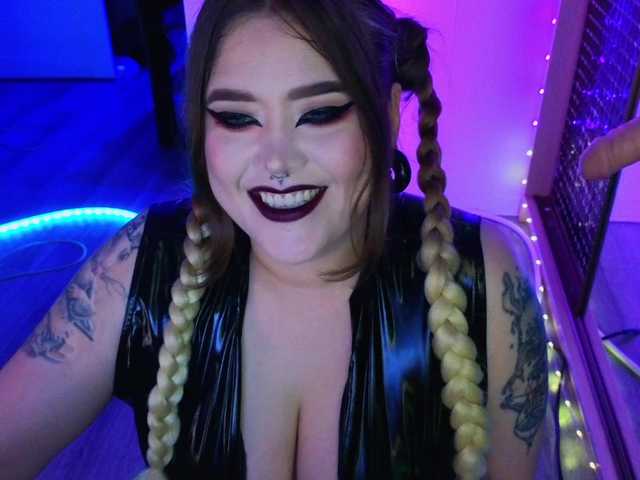 Laura-Wicked live webcam show