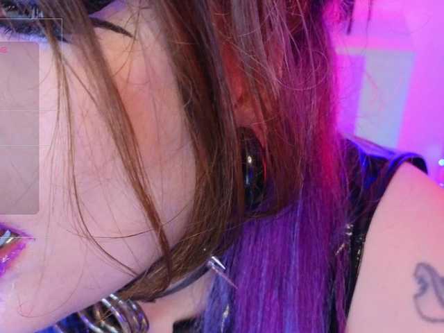 Laura-Wicked live cam on BongaCams
