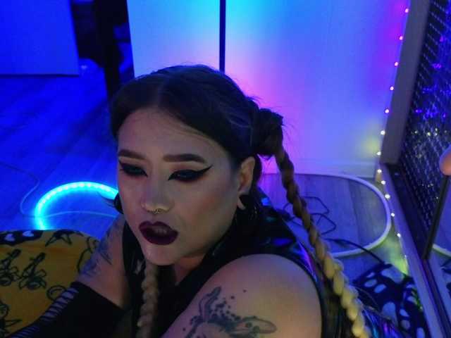 Laura-Wicked live webcam show