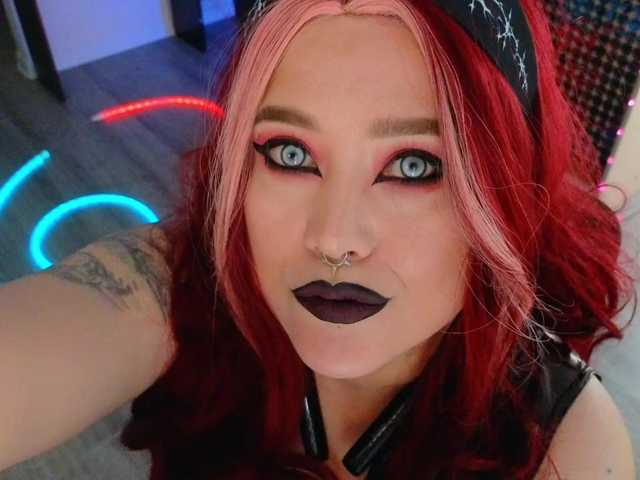 laura-wicked live sex