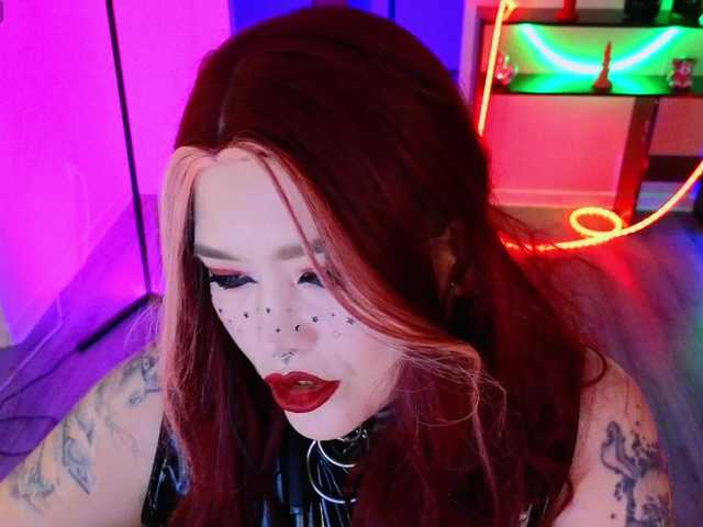 Laura-Wicked live cam on BongaCams