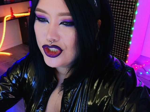 Laura-Wicked live cam on BongaCams