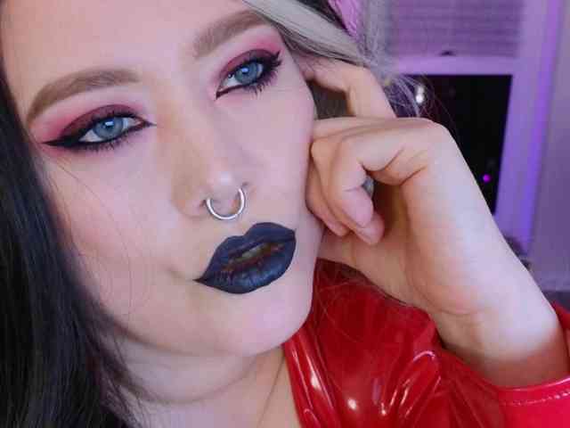 Laura-Wicked webcam