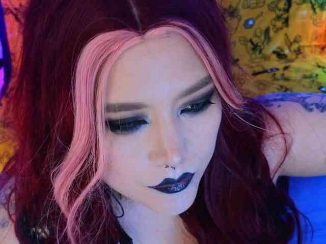 Laura-Wicked webcam