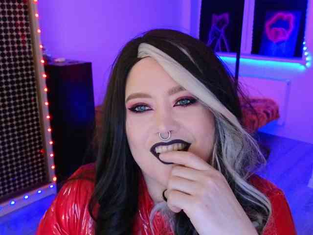 Laura-Wicked webcam