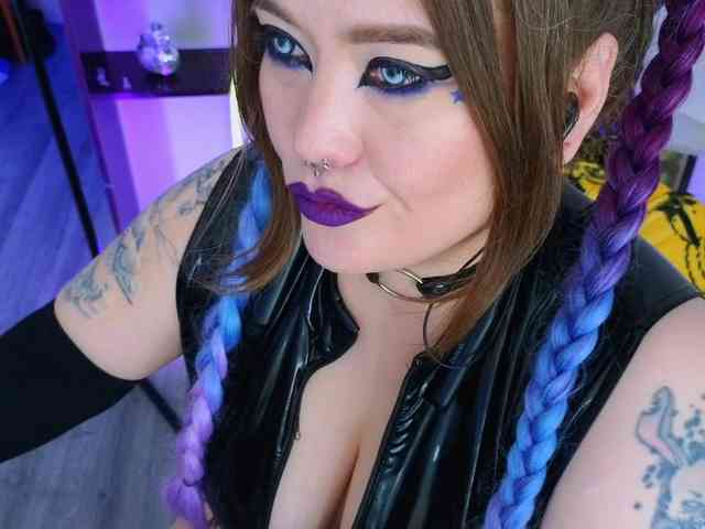 Laura-Wicked webcam
