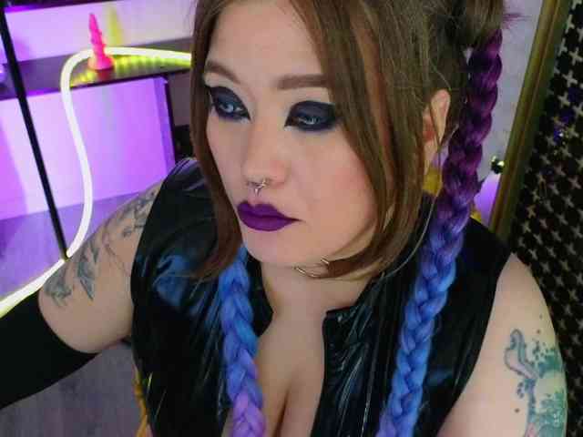 Laura-Wicked webcam
