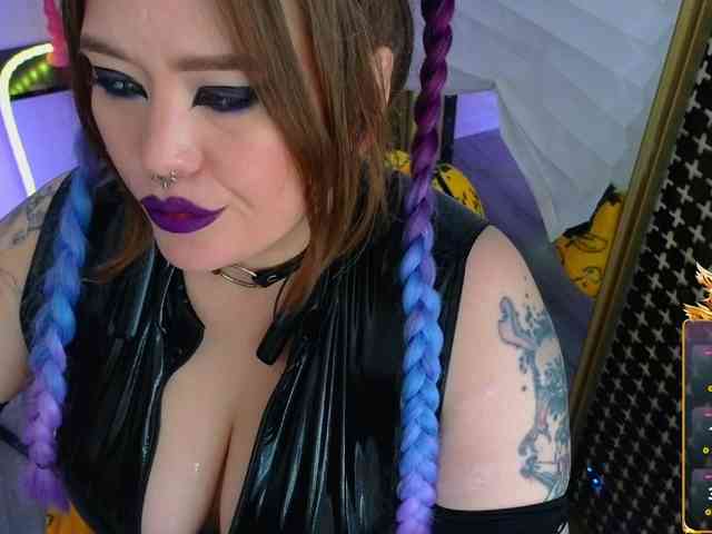 Laura-Wicked webcam