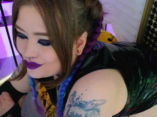 Laura-Wicked webcam