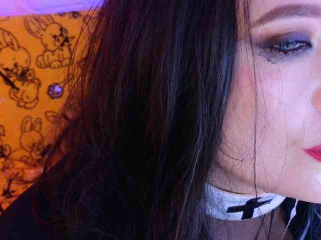 Laura-Wicked webcam