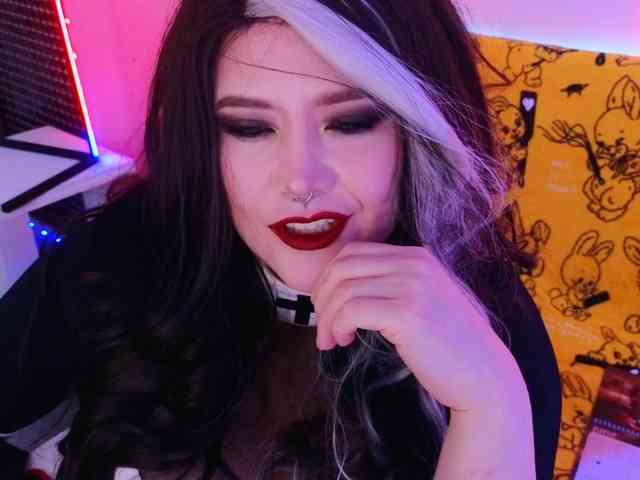 Laura-Wicked webcam