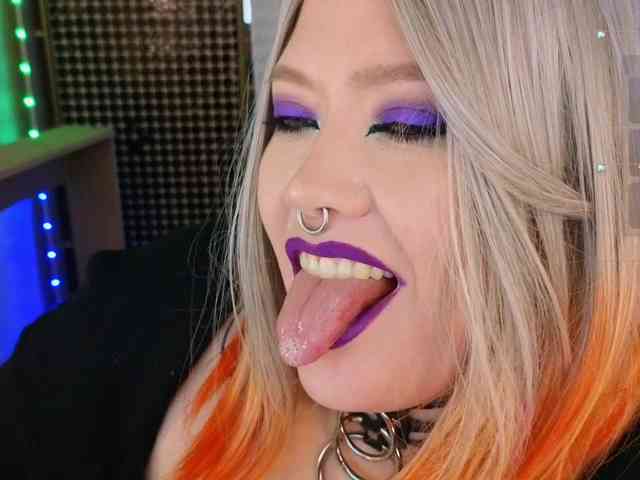 Laura-Wicked webcam