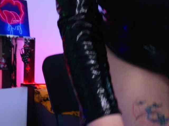 Laura-Wicked webcam