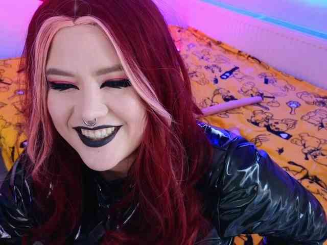 Laura-Wicked webcam