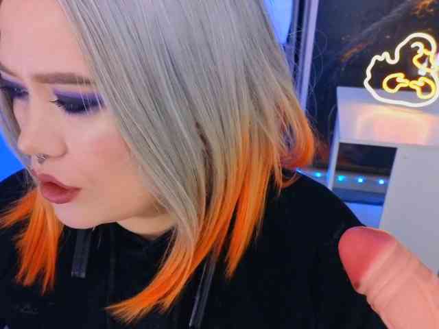 Laura-Wicked webcam