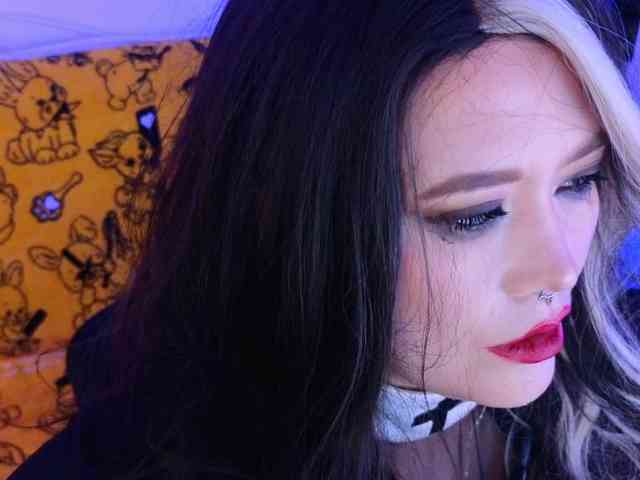 Laura-Wicked webcam