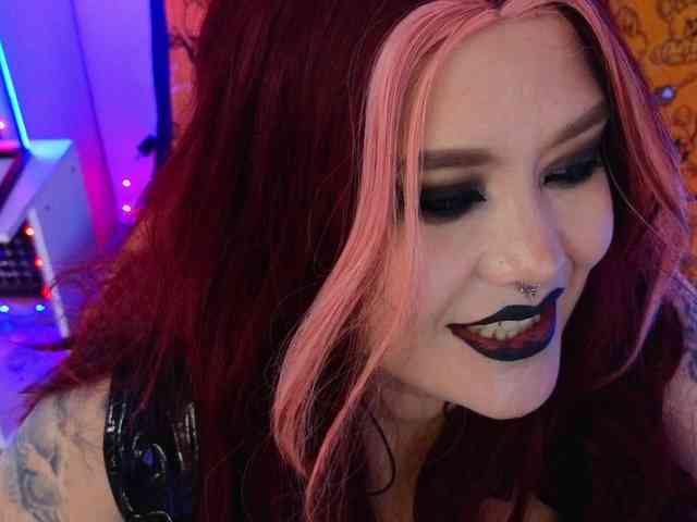 Laura-Wicked webcam