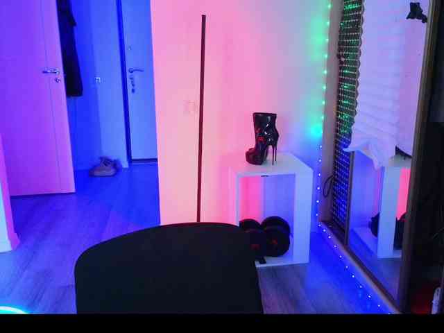Laura-Wicked webcam
