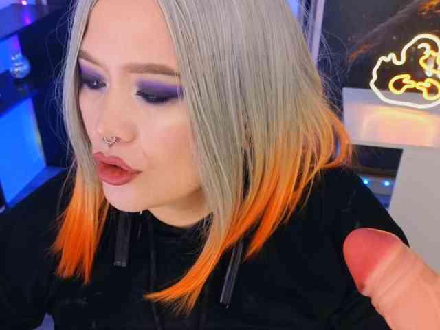 Laura-Wicked webcam