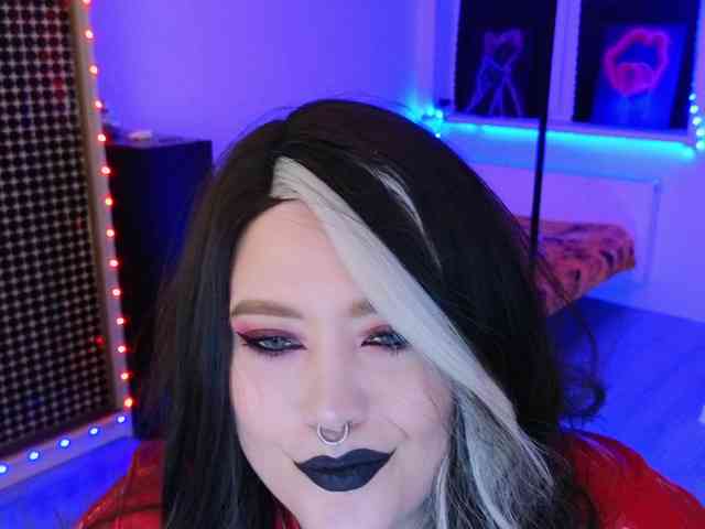 Laura-Wicked webcam