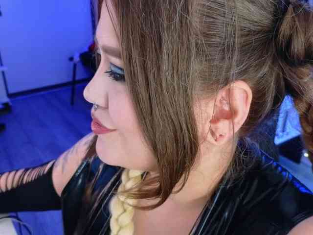 Laura-Wicked webcam