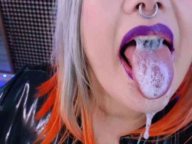 Laura-Wicked webcam