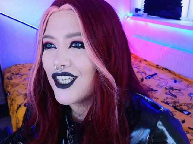 Laura-Wicked webcam