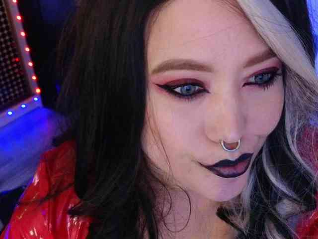 Laura-Wicked webcam
