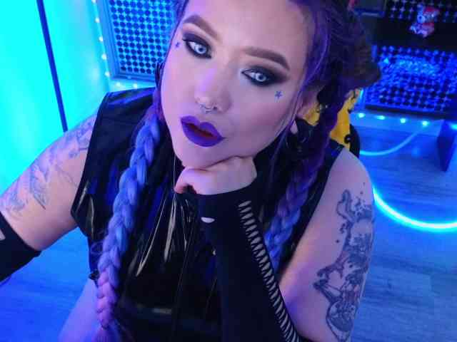 Laura-Wicked webcam