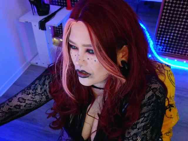Laura-Wicked webcam