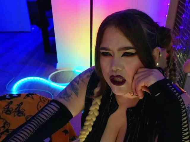 Laura-Wicked webcam