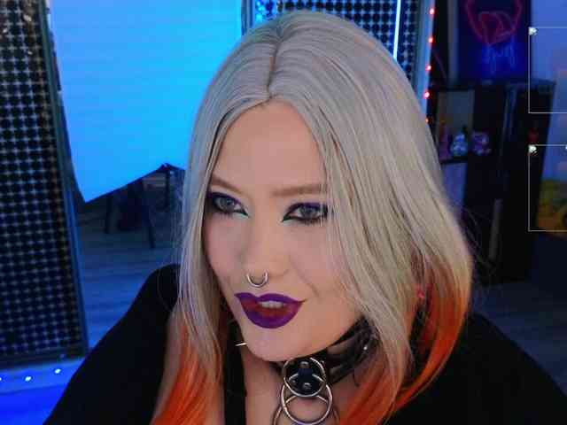 Laura-Wicked webcam