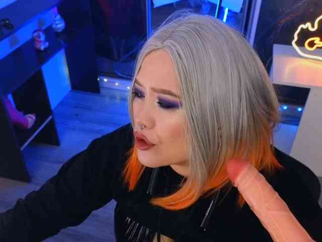 Laura-Wicked webcam
