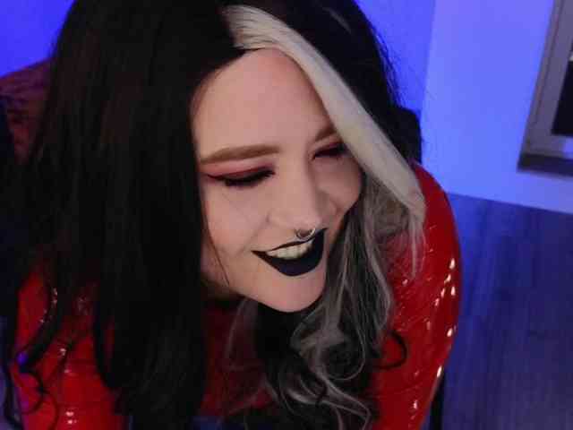 Laura-Wicked webcam