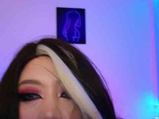 Laura-Wicked webcam