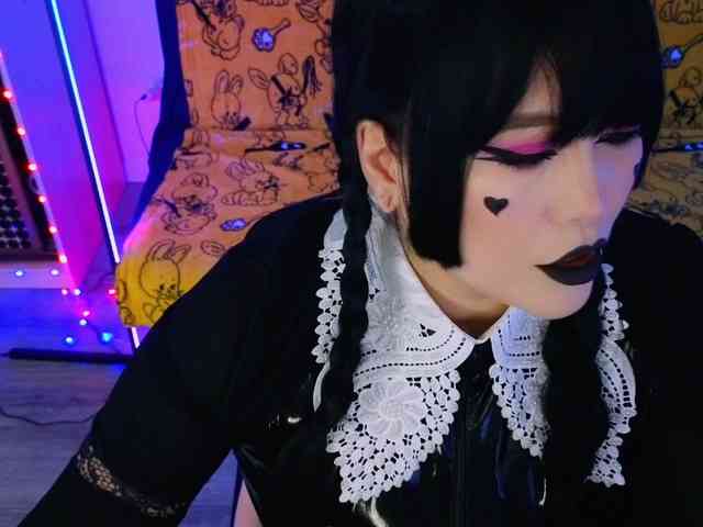 Laura-Wicked webcam