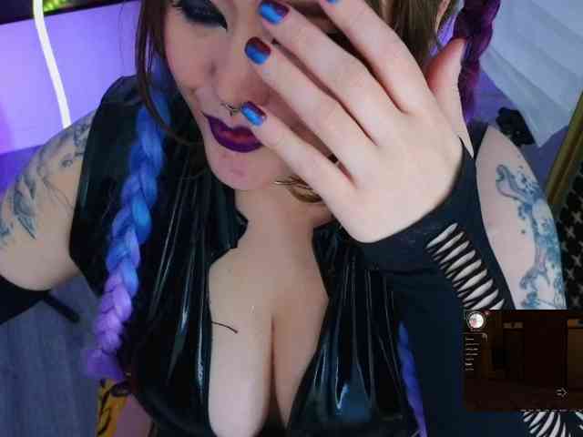 Laura-Wicked webcam