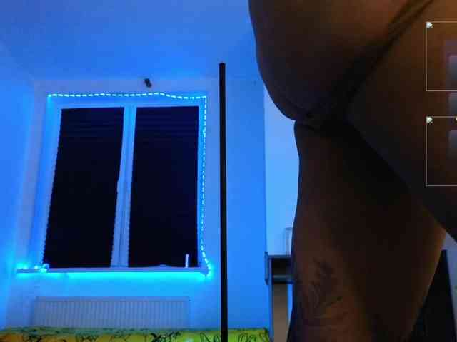 Laura-Wicked webcam