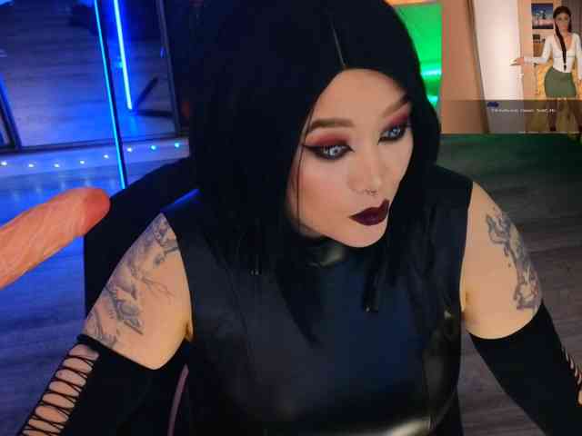 Laura-Wicked webcam