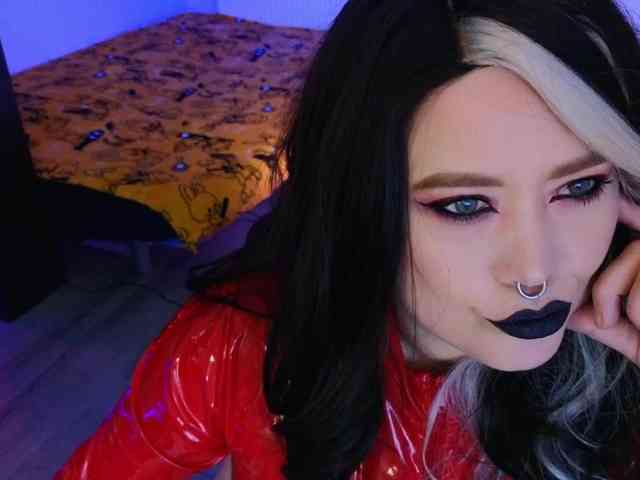 Laura-Wicked webcam