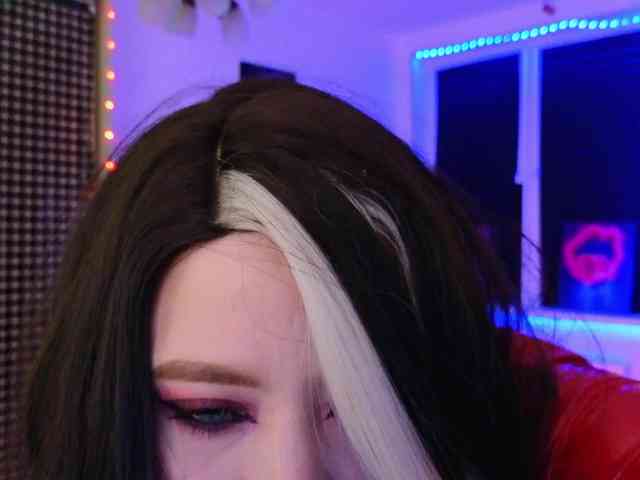 Laura-Wicked webcam
