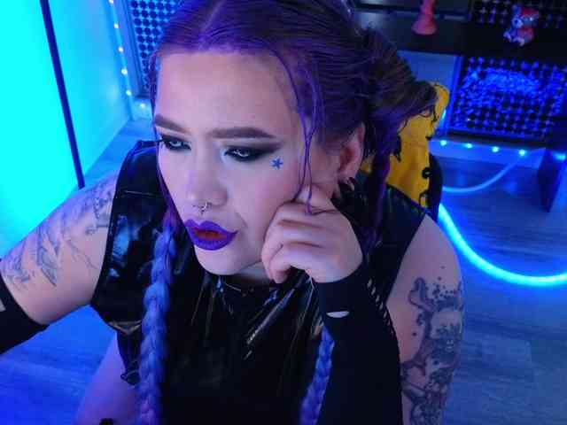 Laura-Wicked webcam