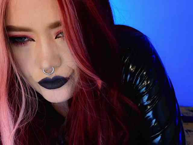 Laura-Wicked webcam