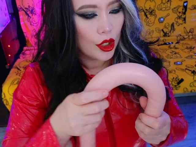 Laura-Wicked webcam