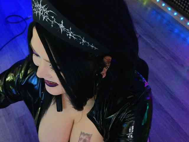 Laura-Wicked webcam