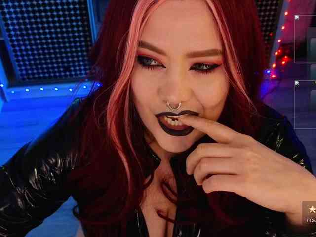 Laura-Wicked webcam
